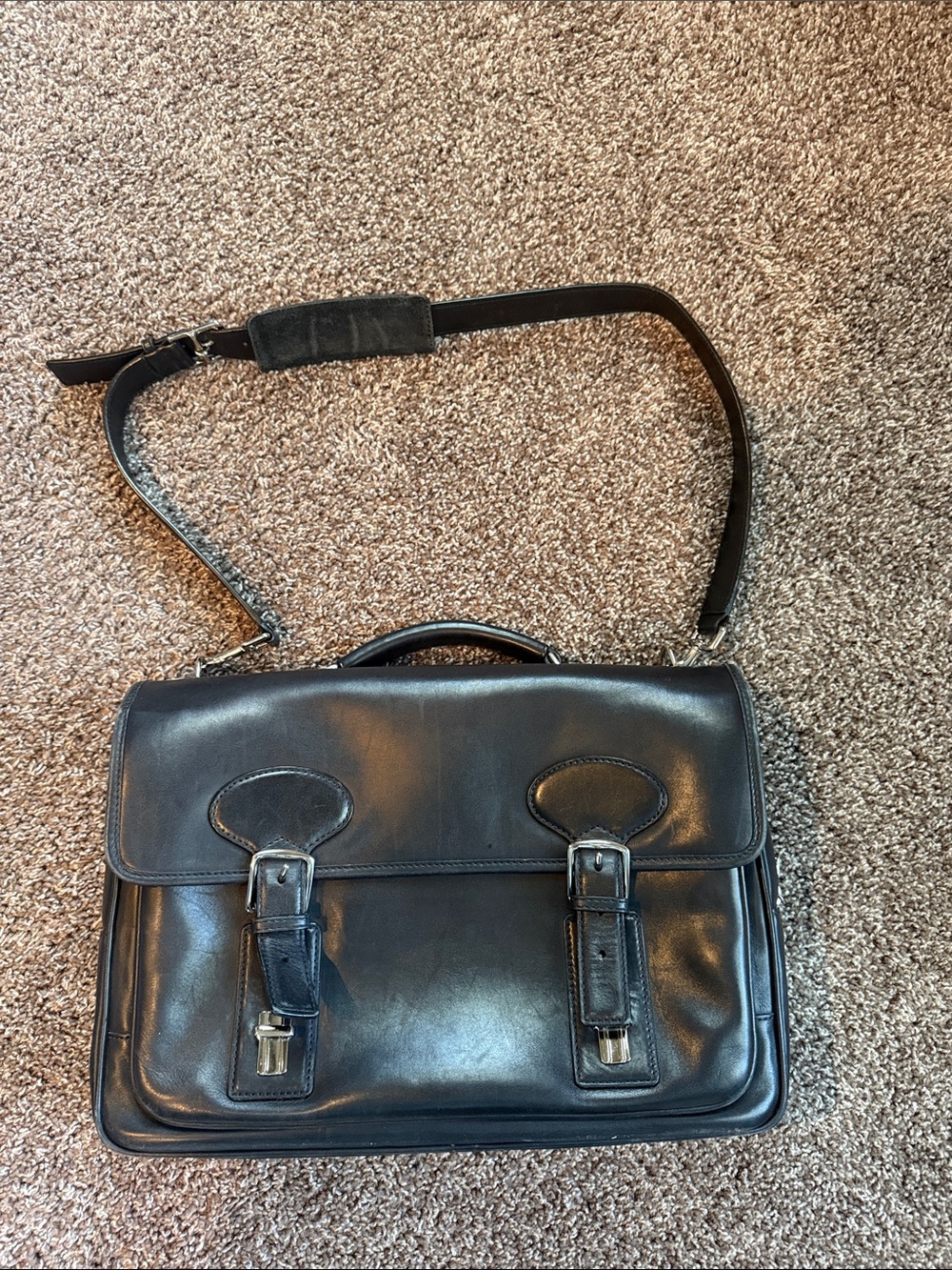 Classic Coach Black Leather Messenger Bag - Timeless Work Satchel